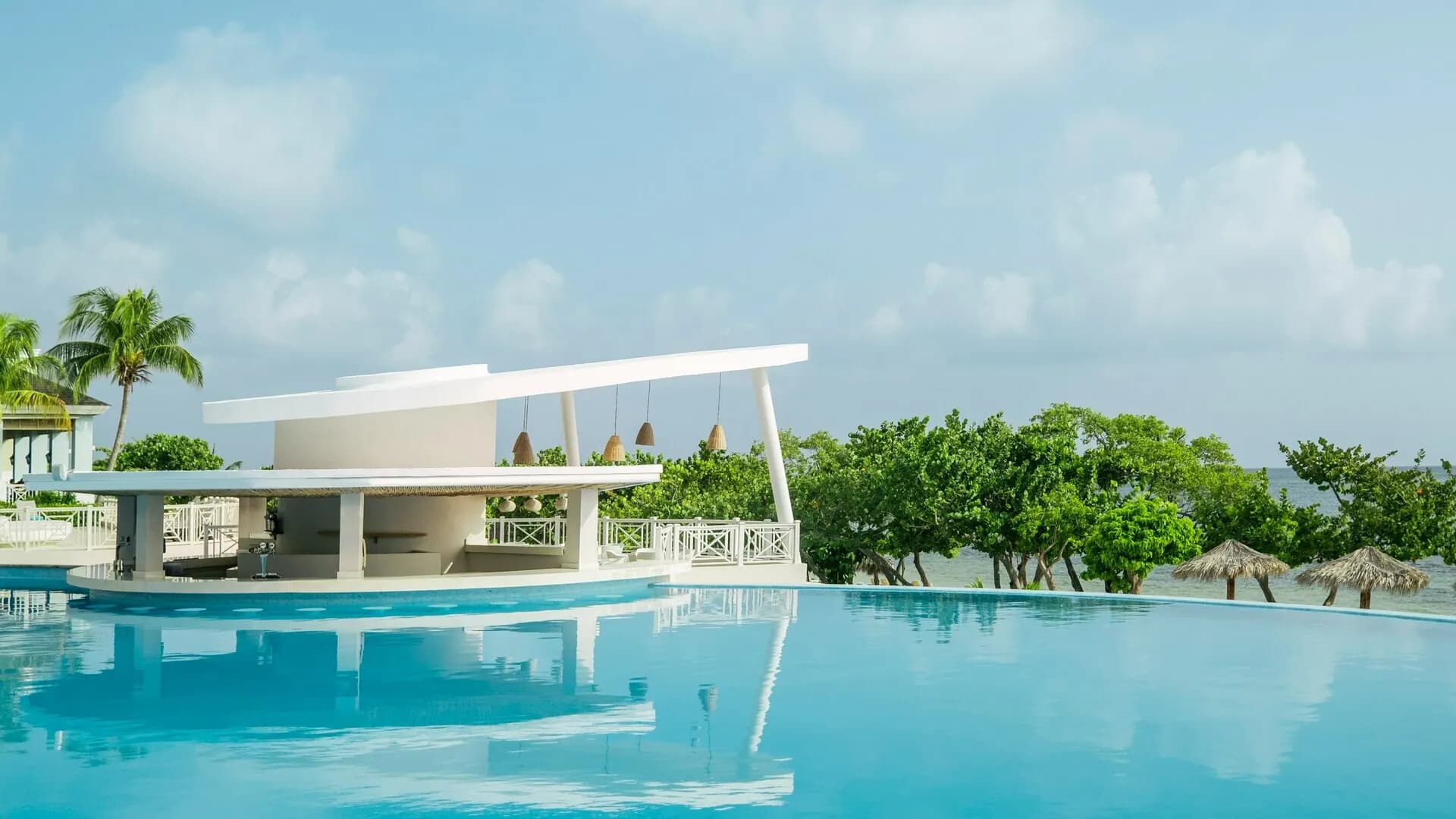 The swim-up pool bar